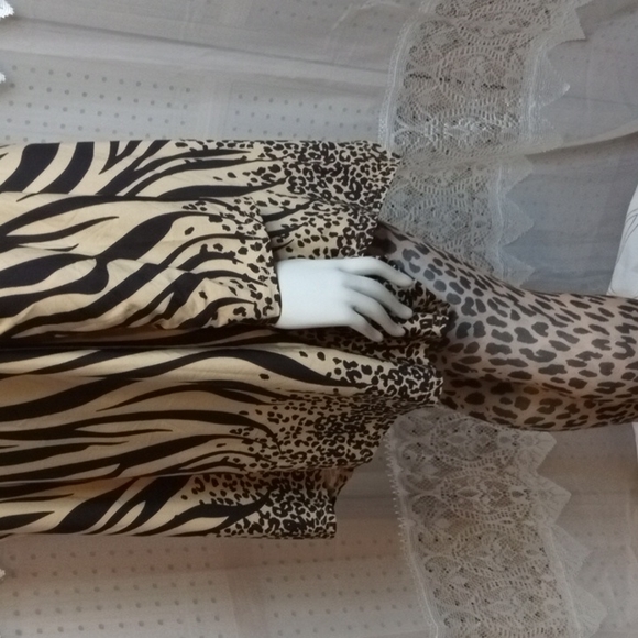 ⚡4/$15 Cold shoulder woman's blouse - Picture 3 of 6